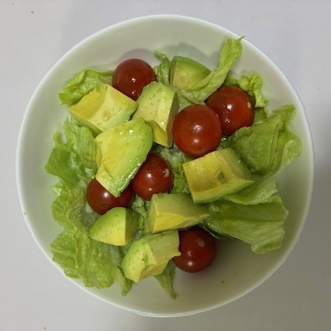 うるつやトマトの白醬油和えアボガドサラダ